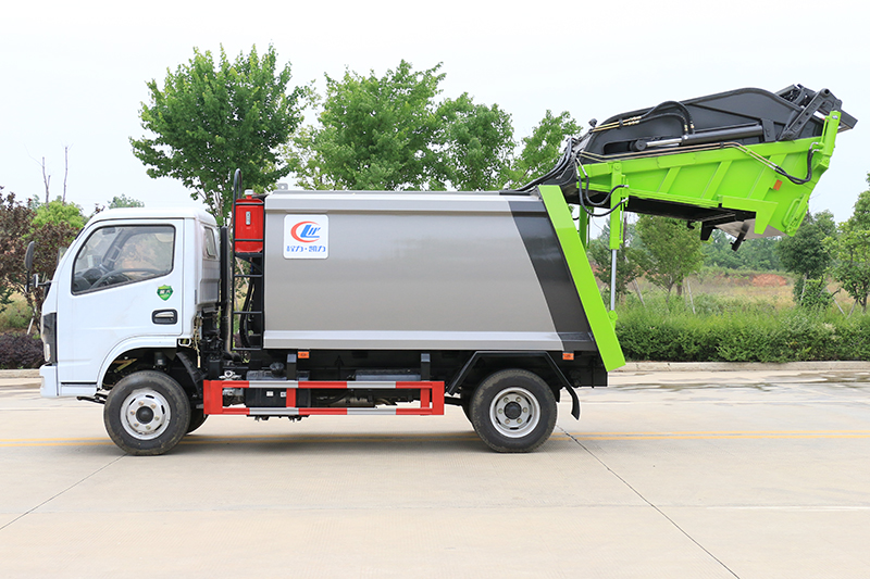 ����С���� 6�� ���s����܇